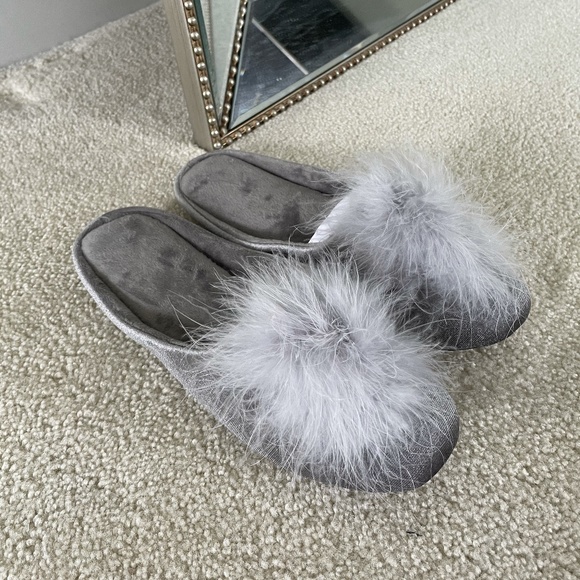 Slippers - Picture 3 of 5